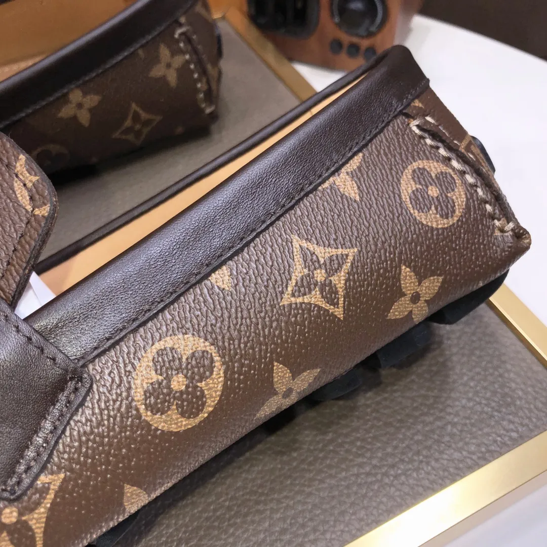 Men's men's shoes 💰420💰 [LV Doudou shoes] (water-dyed cowhide lining) new model is on the market, available on the official website. The new Doudou shoes are processed into single-color materials, and the uppers are made of imported cowhide material. The body of the shoe is fully hemmed with mark thread, and is lined with imported original cowhide leather. The elegant shoe shape is super suitable for all-matching, and the size is 38-44.